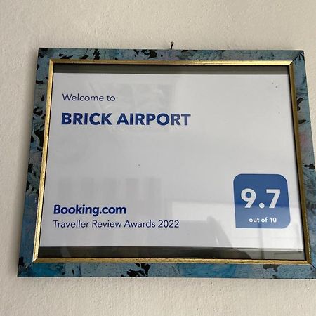 Ferienwohnung Brick Airport Cristian  Exterior foto