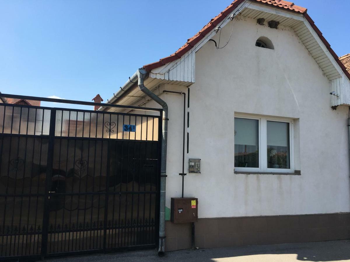 Ferienwohnung Brick Airport Cristian  Exterior foto