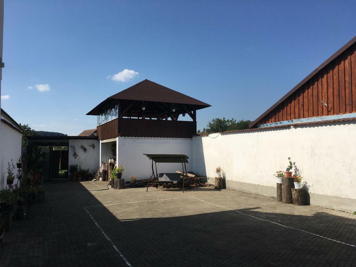 Ferienwohnung Brick Airport Cristian  Exterior foto